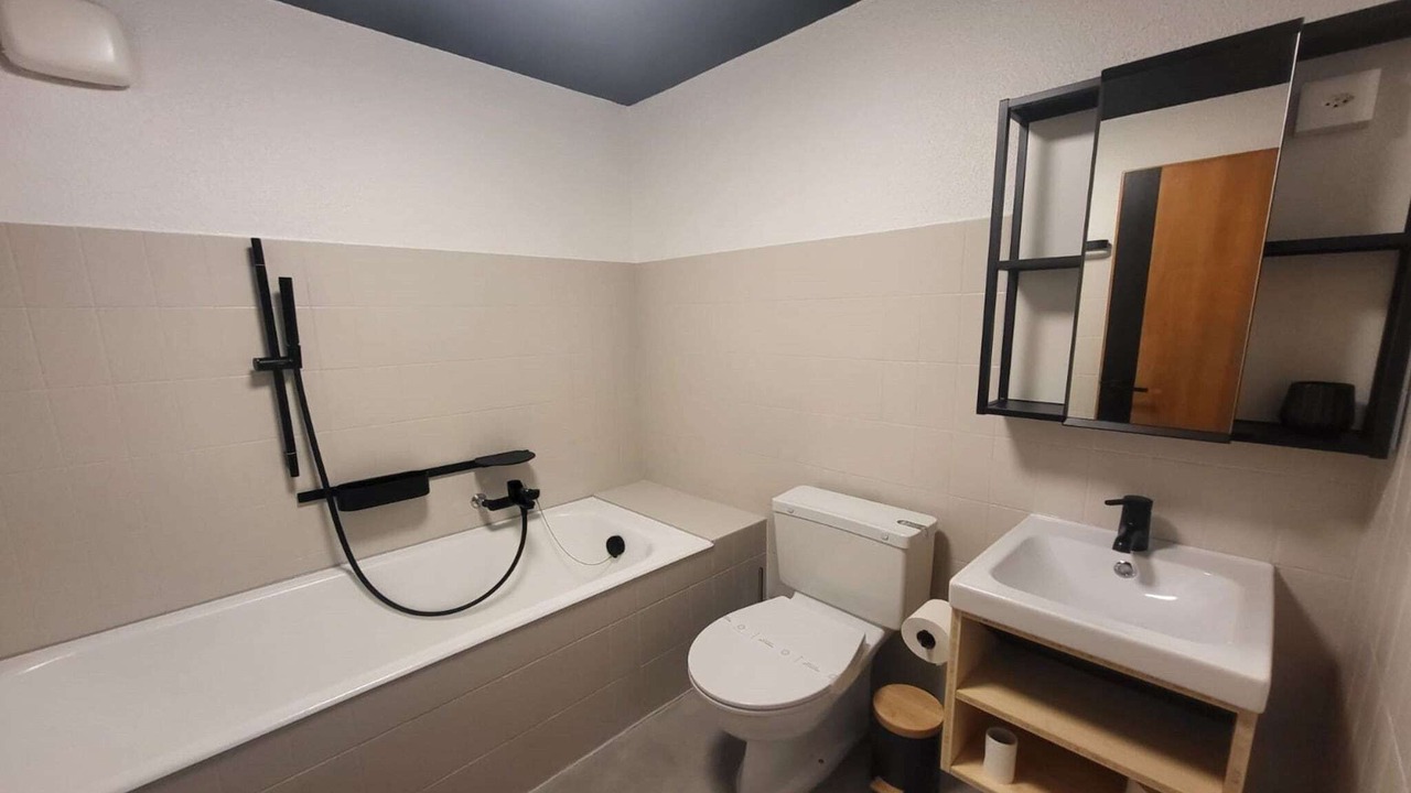 Photo of Bathroom in Salins