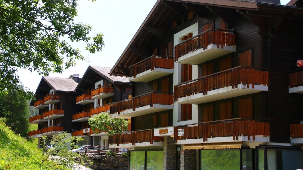 Photo of Outdoor in Salins