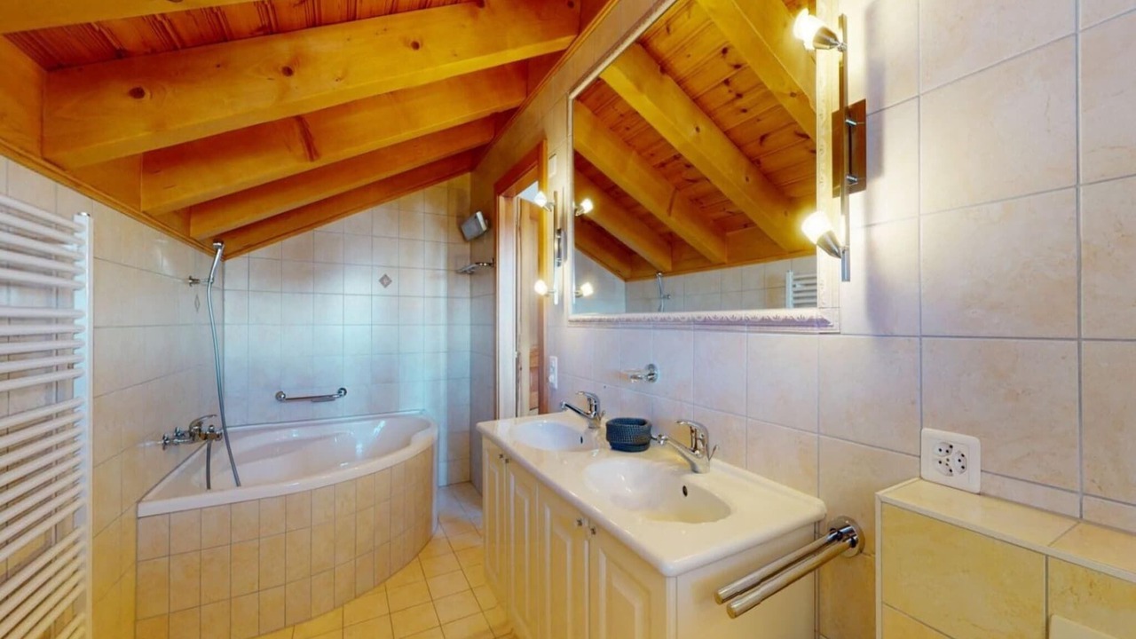 Photo of Bathroom in Vex