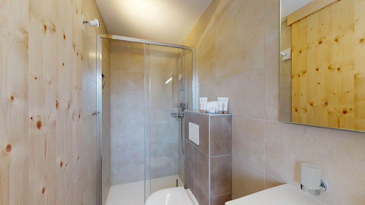 Photo of Bathroom in Vex