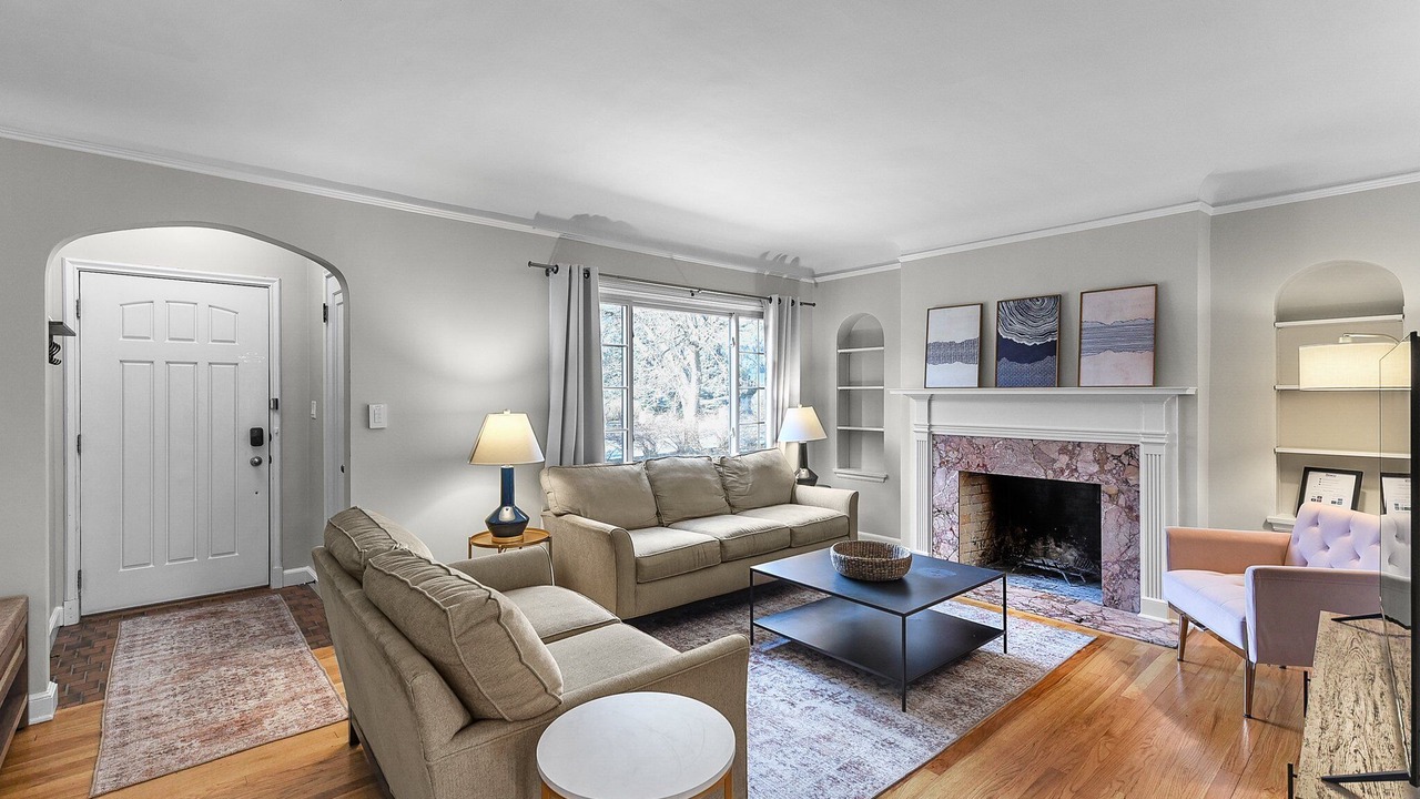 Photo of Livingroom in Westside