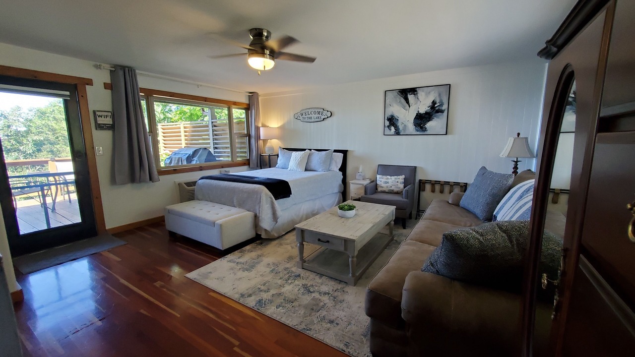 Photo of Livingroom in Sylvan Shores