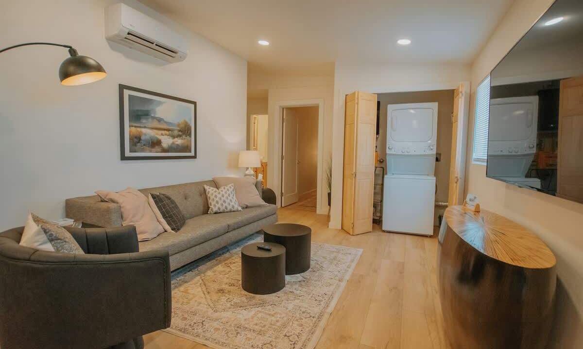 Photo of Livingroom in South Broadway