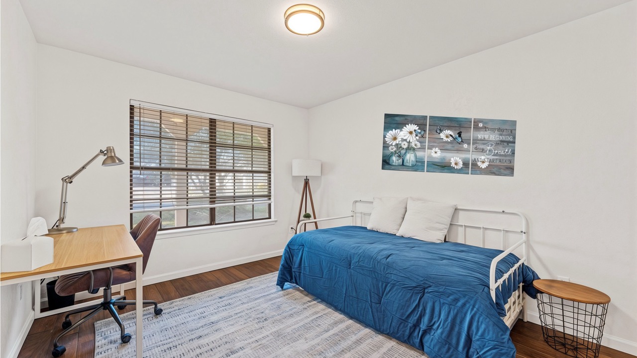Photo of Bedroom in Hewitt