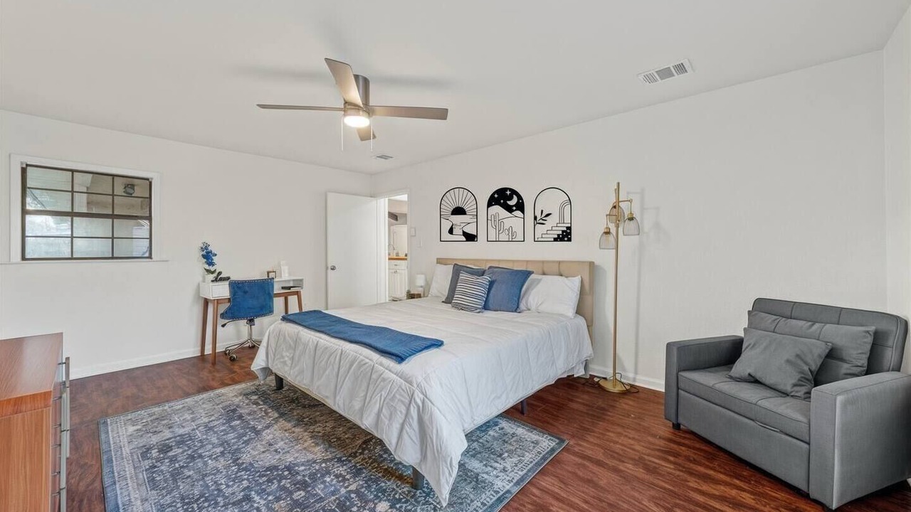 Photo of Bedroom in Hewitt