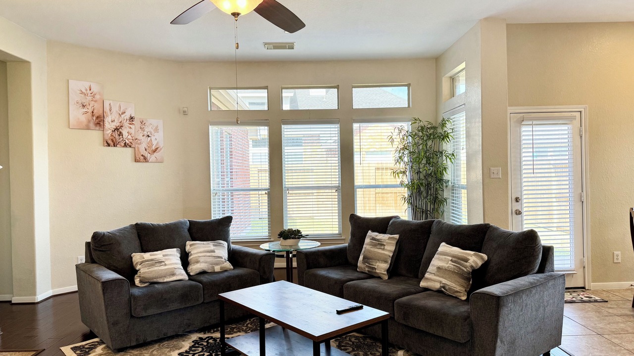 Photo of Livingroom in Spring