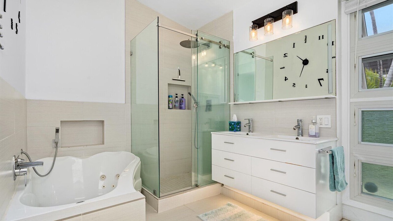 Photo of Bathroom in Eastern Honolulu