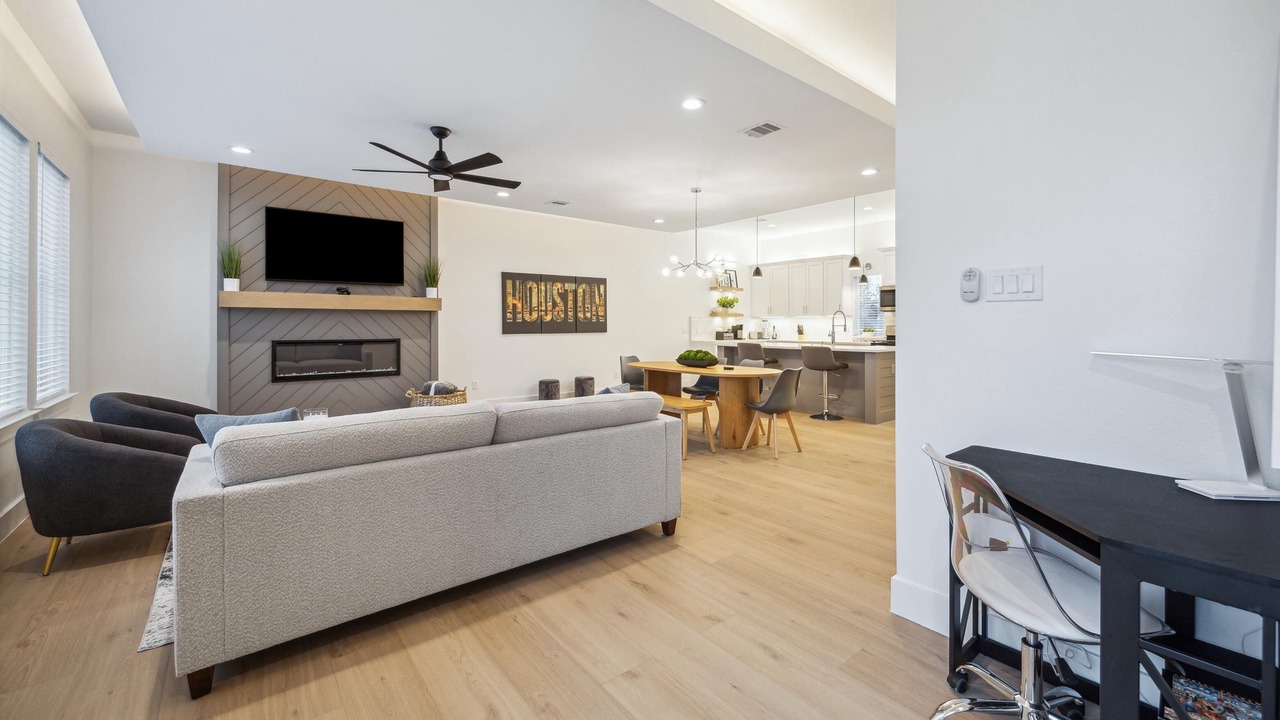 Photo of Livingroom in South Central Houston
