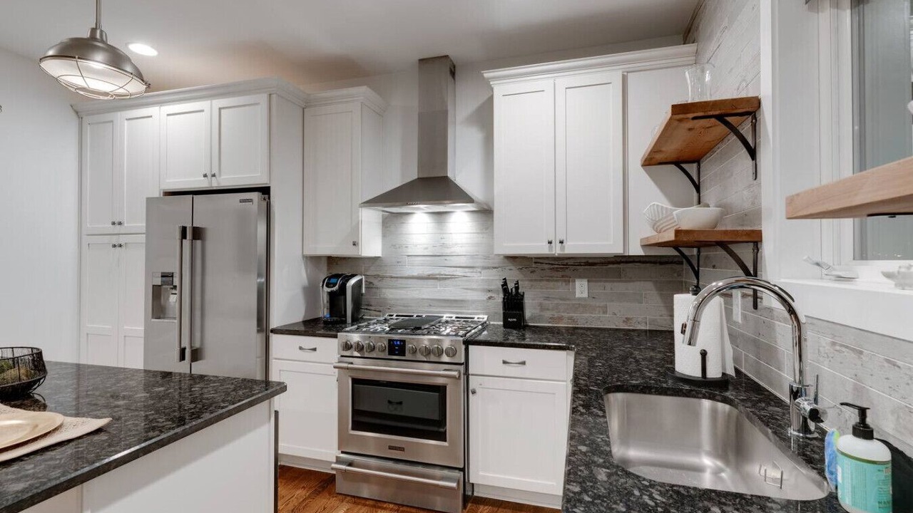 Photo of Kitchen in Eighth Avenue
