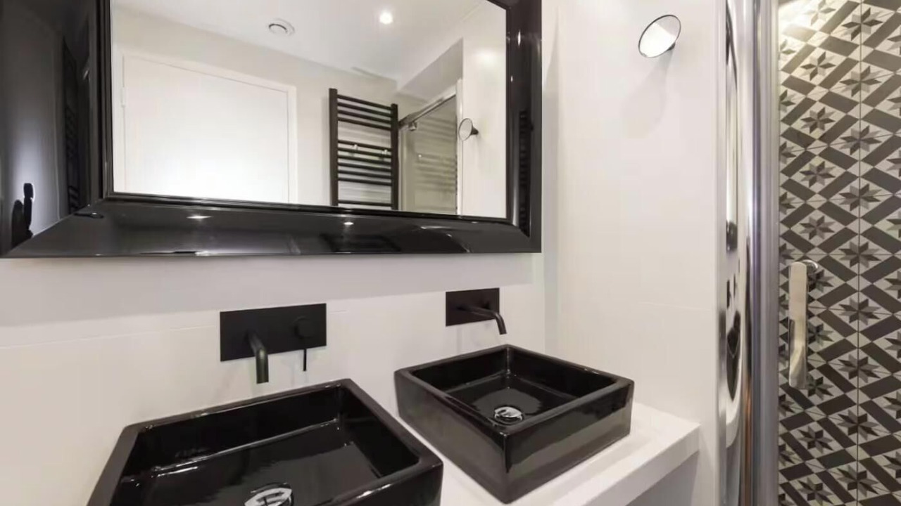 Photo of Bathroom in Arts-et-Metiers