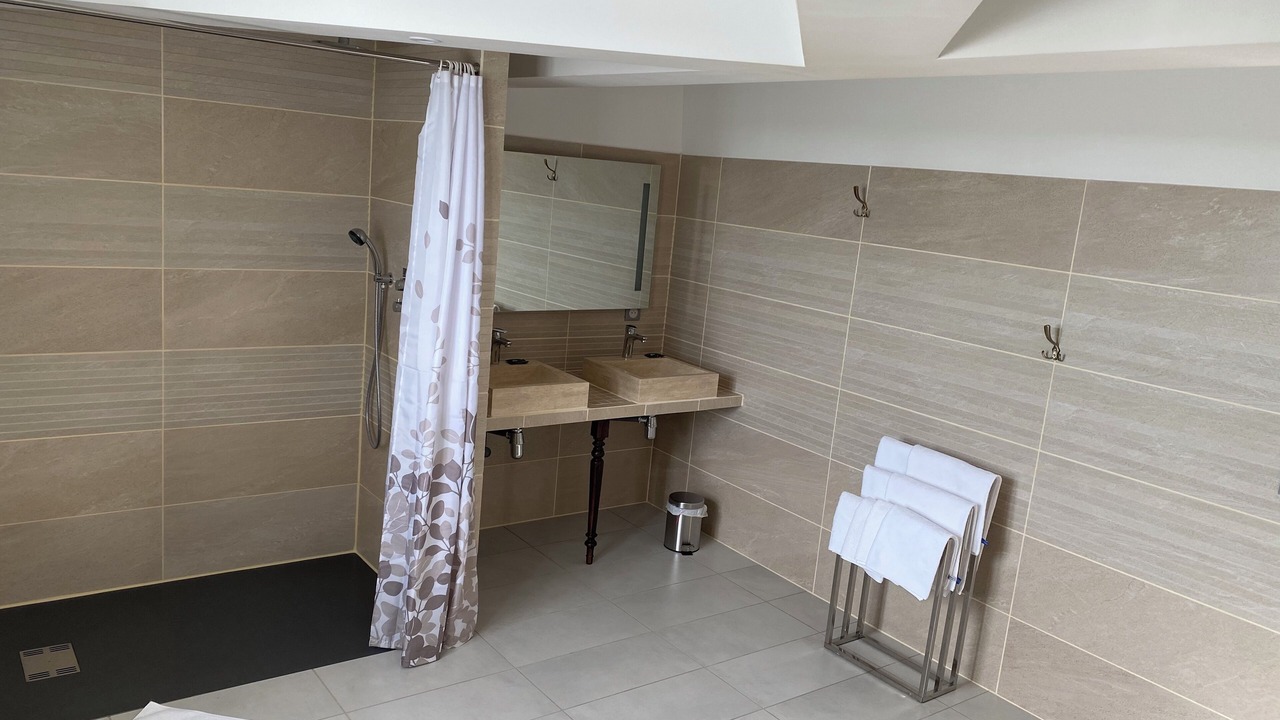 Photo of Bathroom in Montmarault