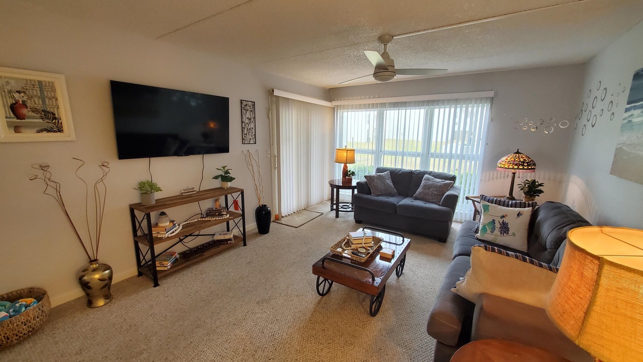 Photo of Livingroom in Crescent Beach