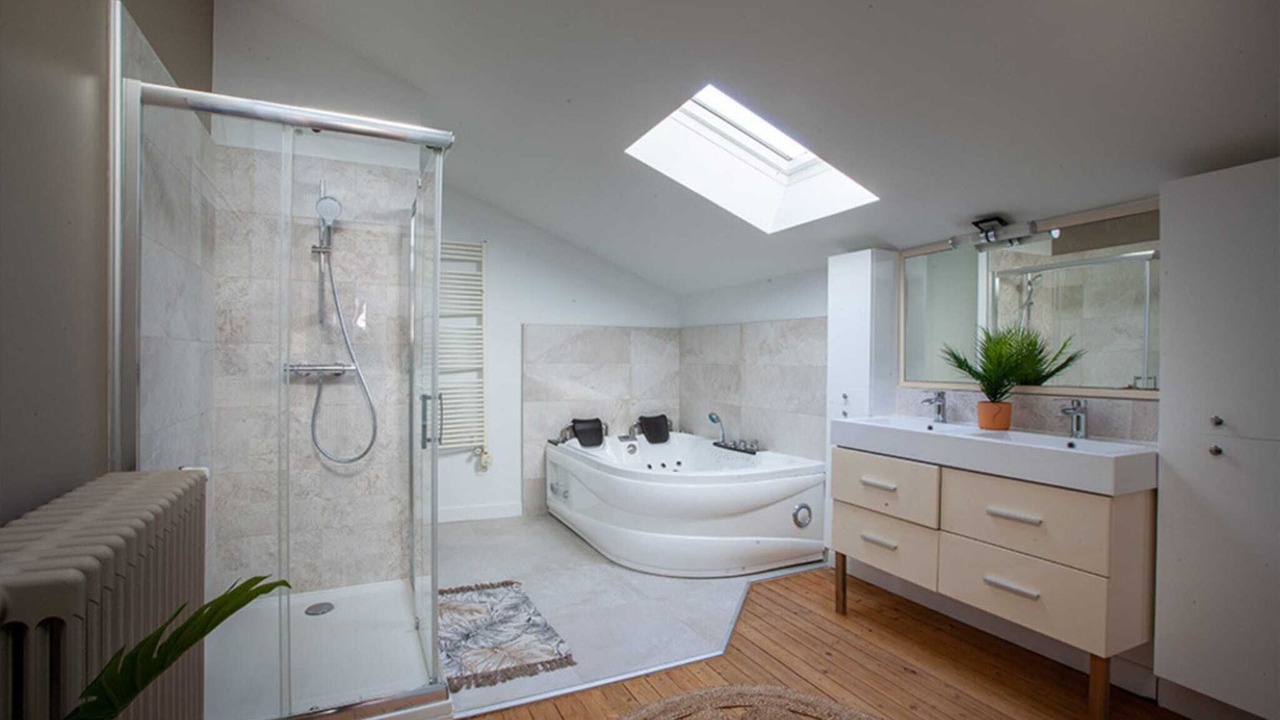 Photo of Bathroom in Brissac-Quince