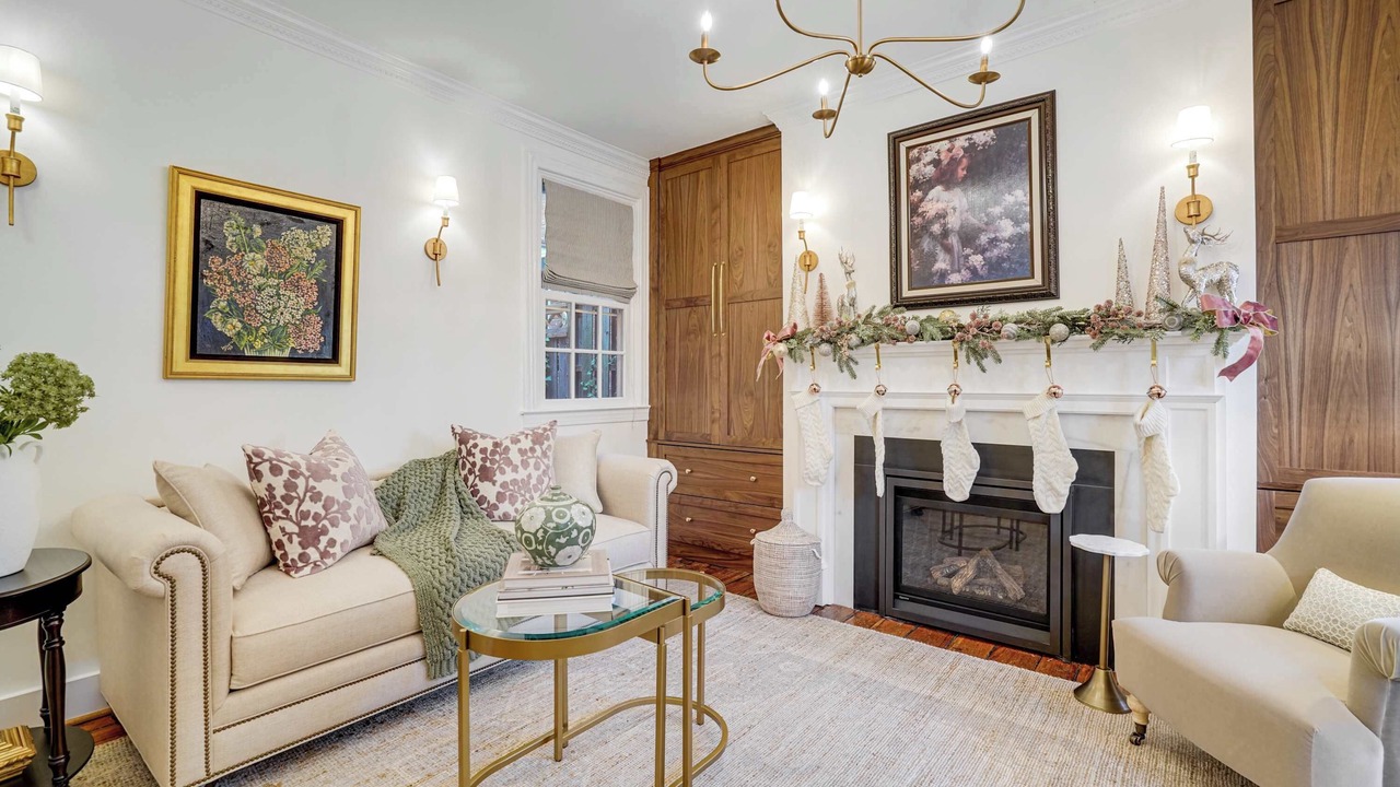 Photo of Livingroom in Old Town Alexandria