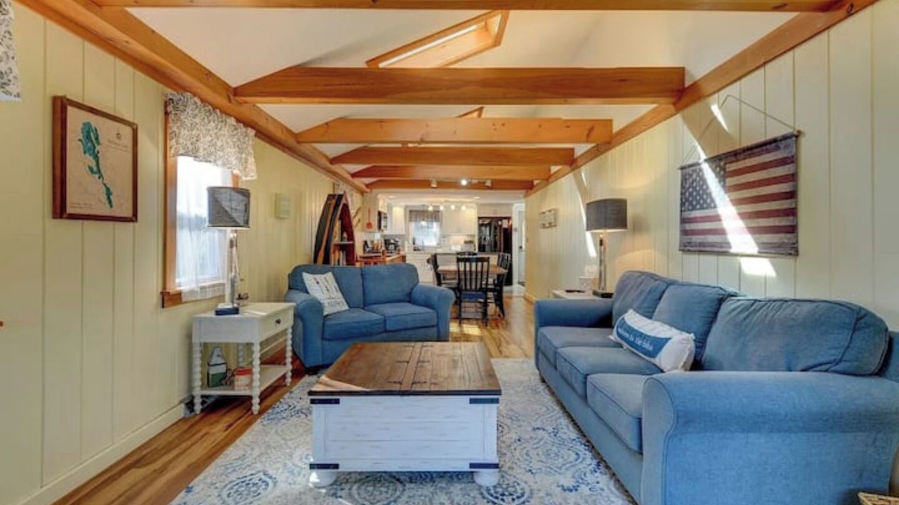 Photo of Livingroom in East Wakefield