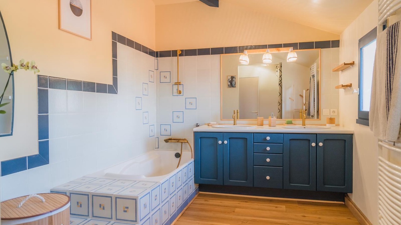 Photo of Bathroom in Luxe-Sumberraute