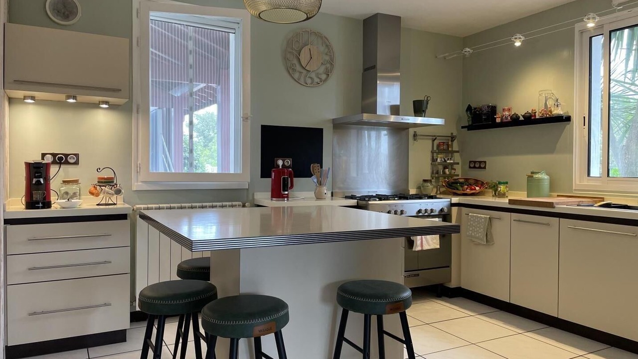 Photo of Kitchen in Luxe-Sumberraute