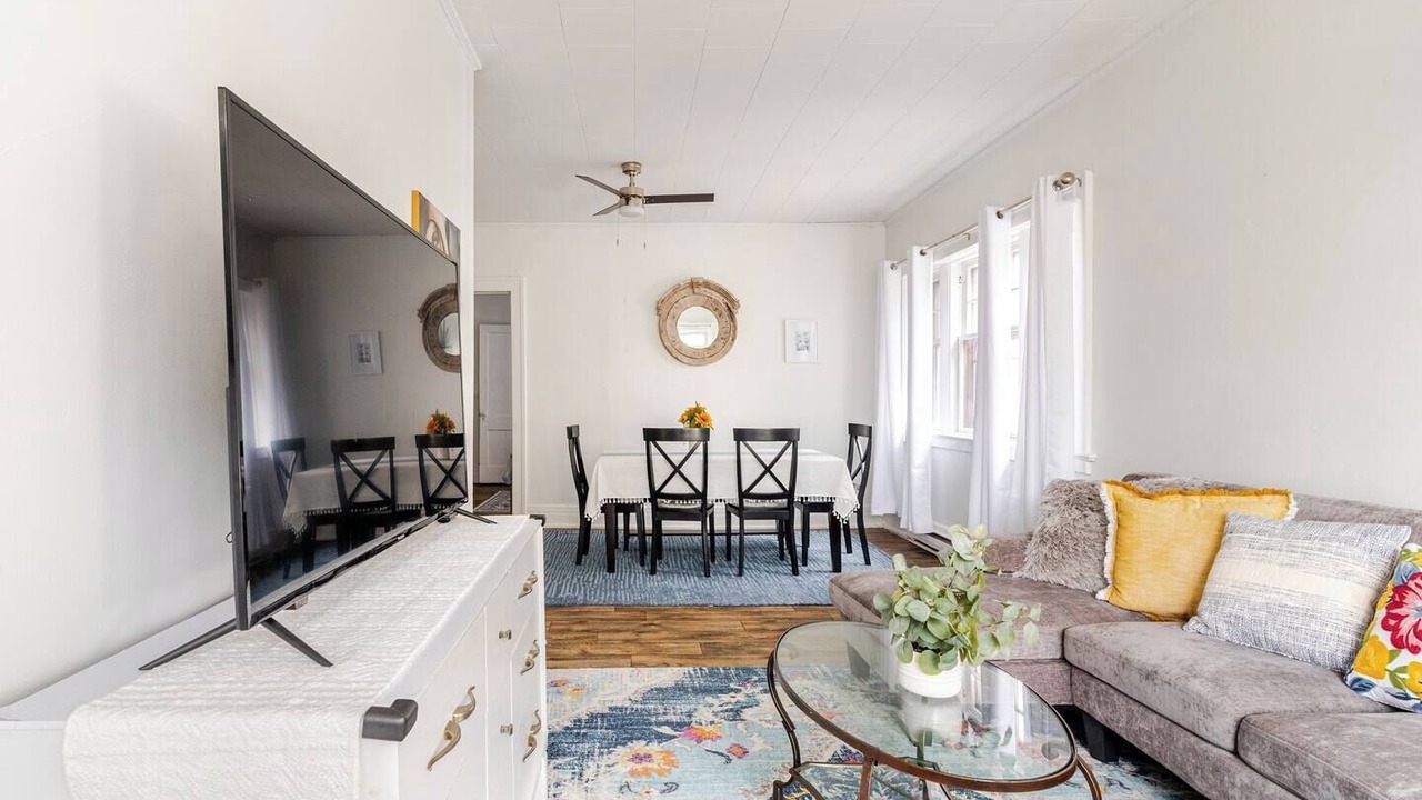 Photo of Livingroom in East Avenue