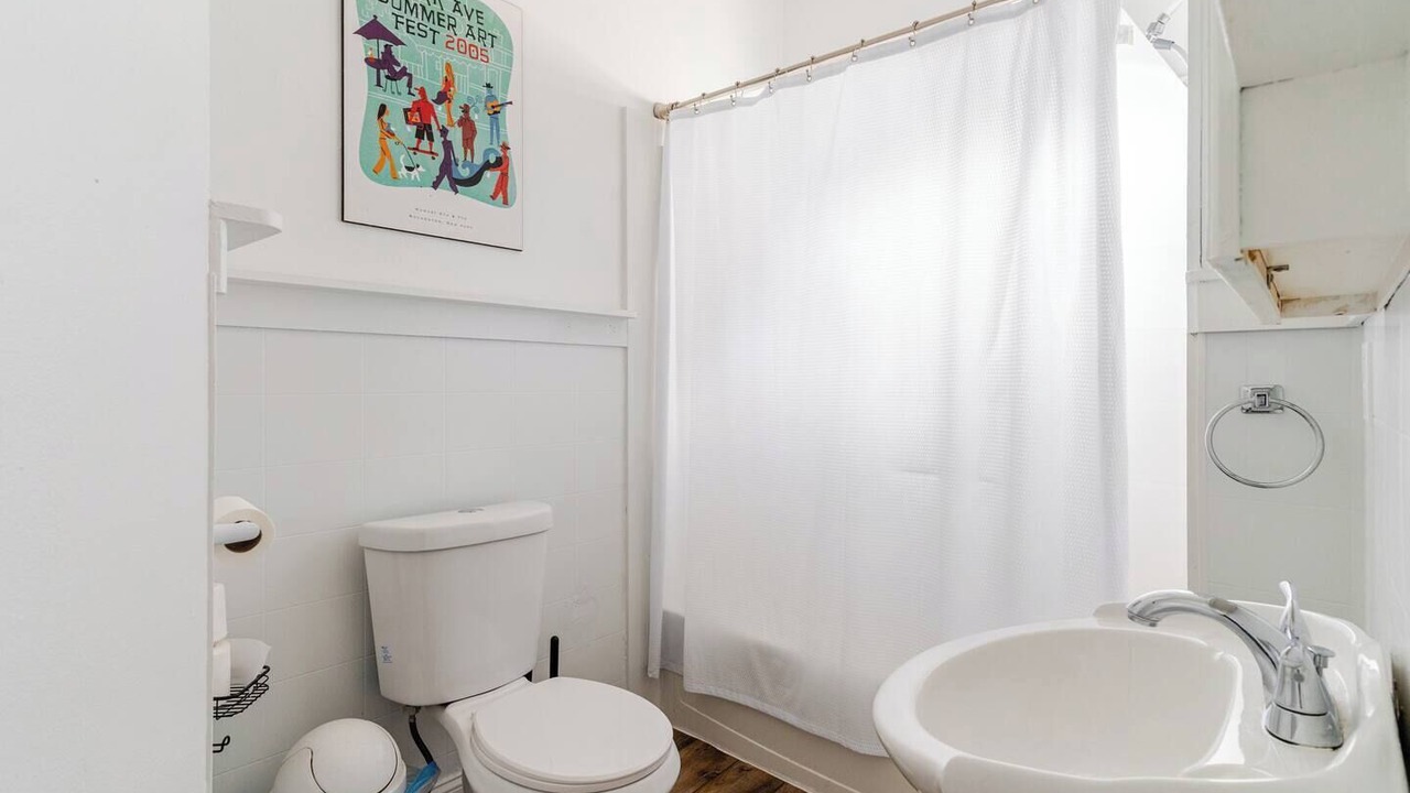 Photo of Bathroom in East Avenue