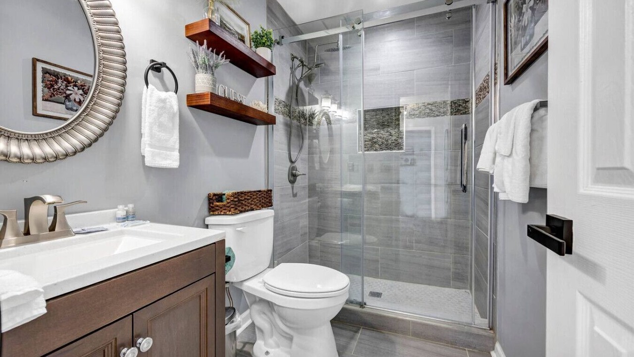 Photo of Bathroom in Huntcliff