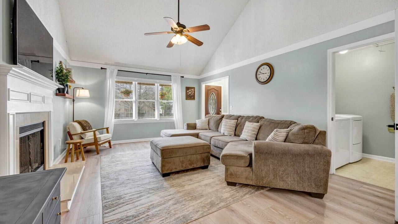 Photo of Livingroom in Huntcliff