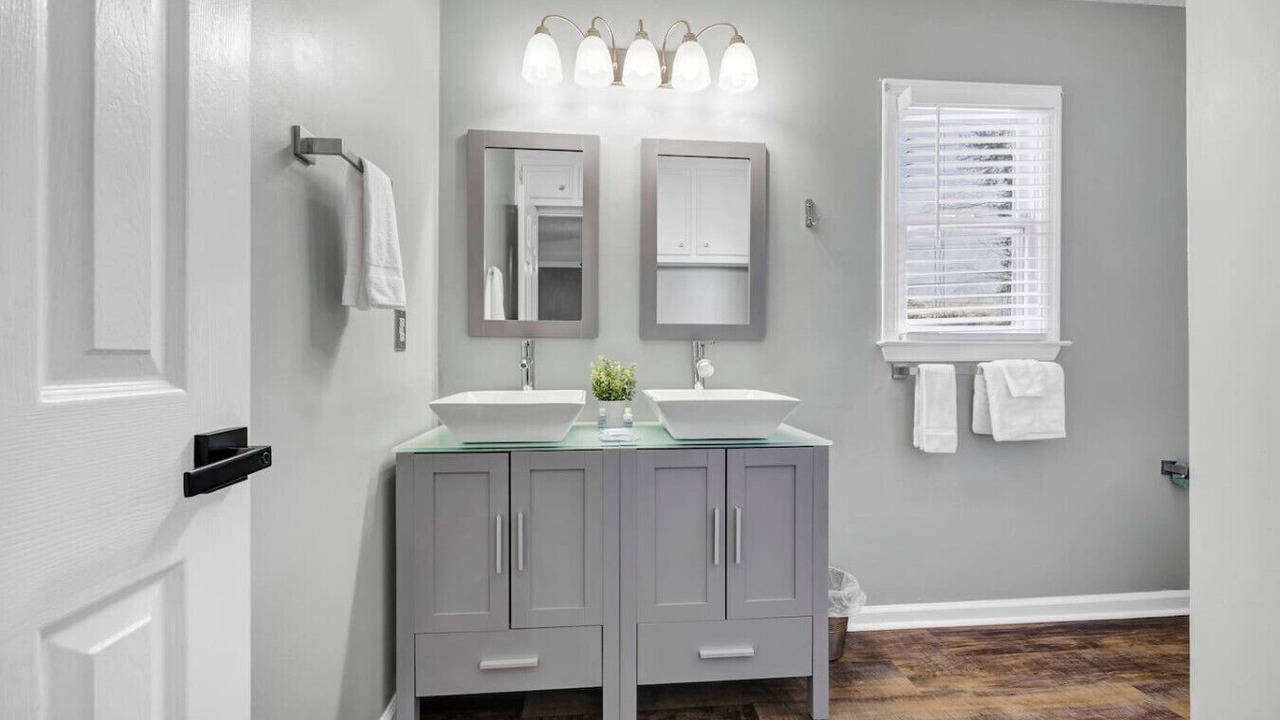 Photo of Bathroom in Huntcliff