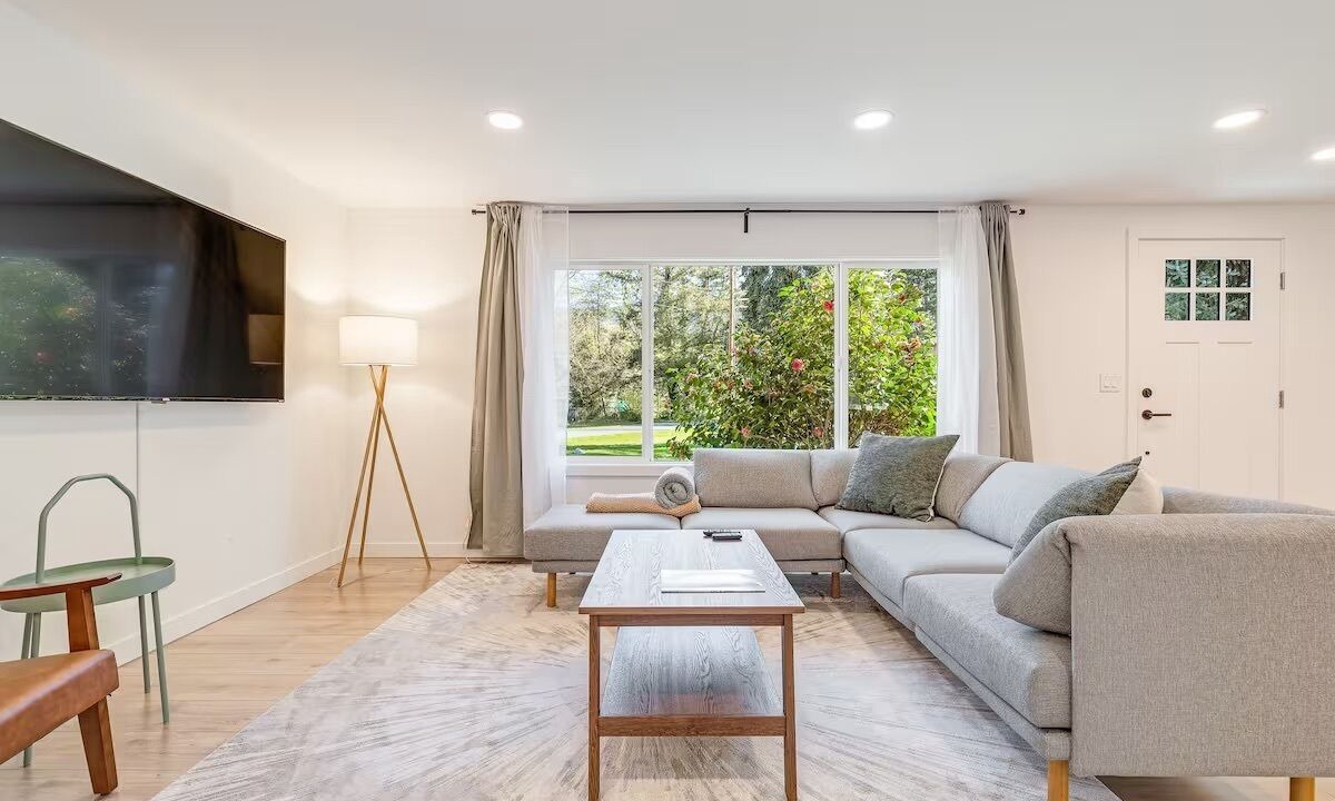 Photo of Livingroom in Gold Bar