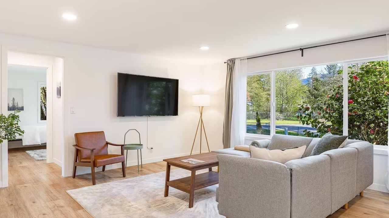 Photo of Livingroom in Gold Bar