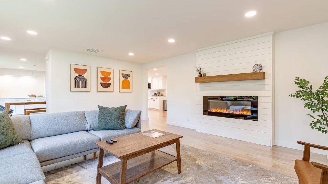 Photo of Livingroom in Gold Bar