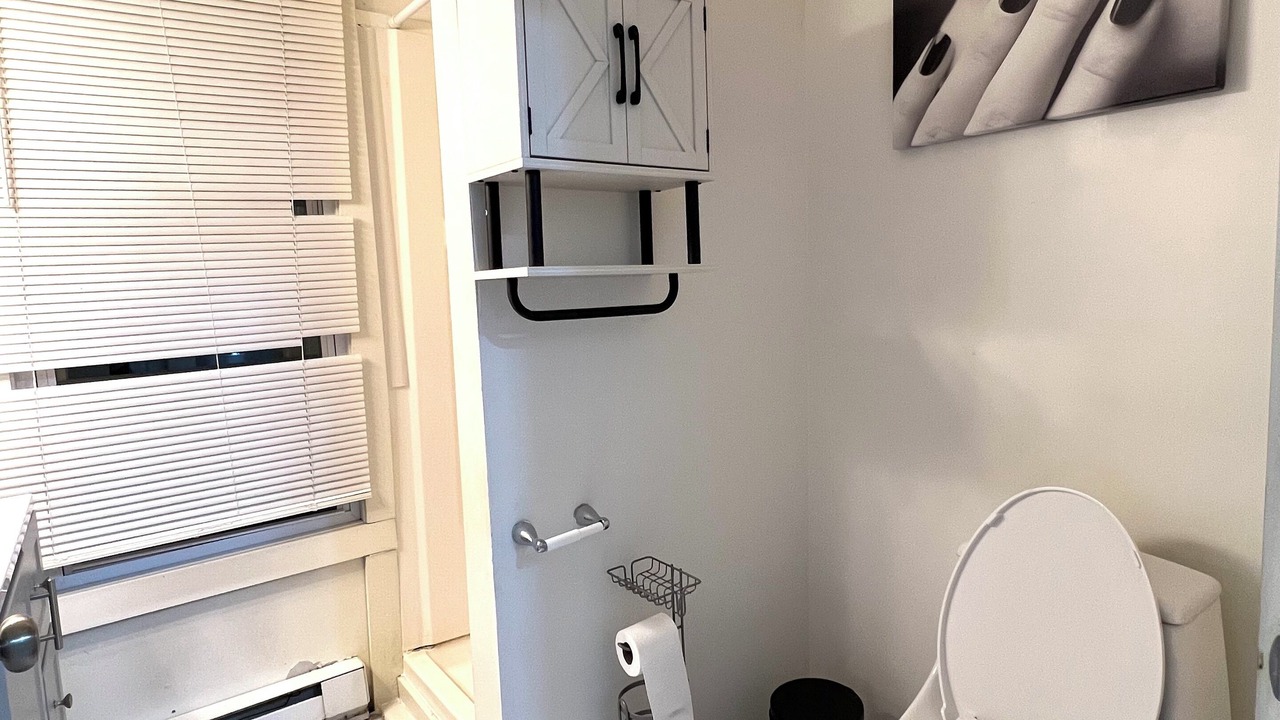 Photo of Bathroom in Stockade Historic District