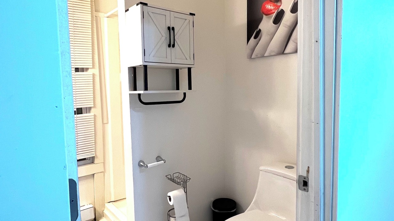 Photo of Bathroom in Stockade Historic District