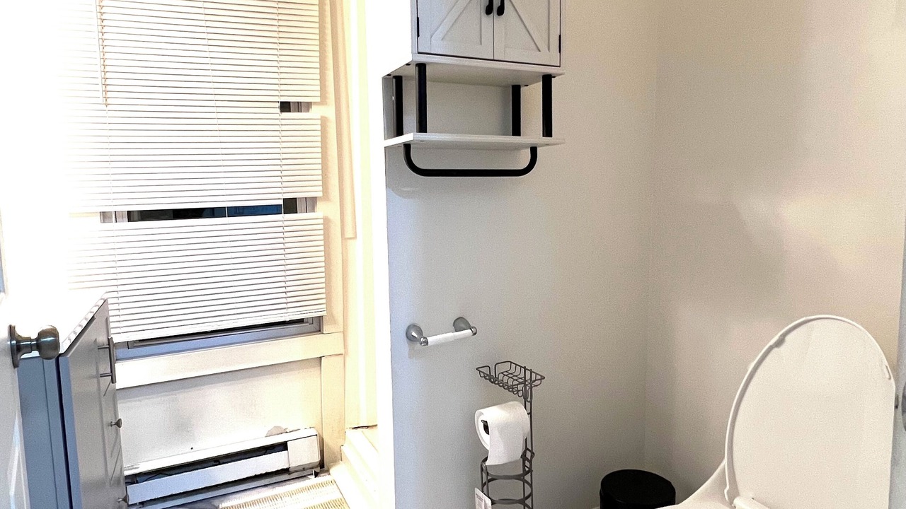 Photo of Bathroom in Stockade Historic District