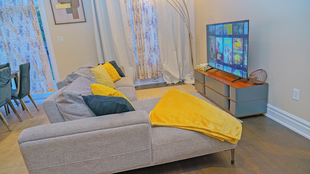 Photo of Livingroom in Amherstview