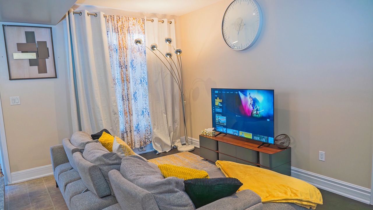 Photo of Livingroom in Amherstview