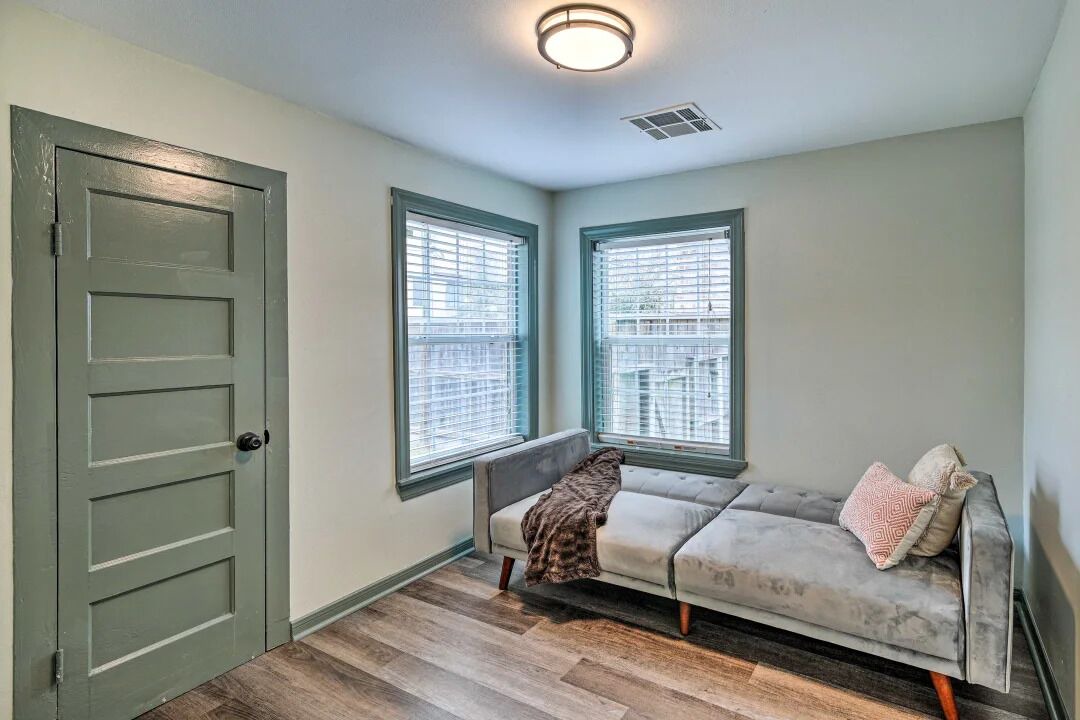 Photo of Livingroom in Shady Acres