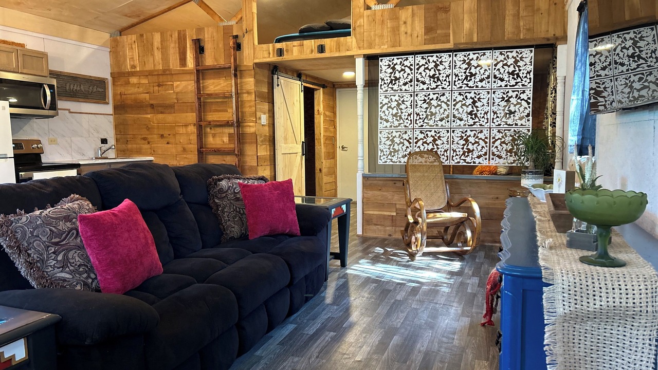 Photo of Livingroom in Dexter