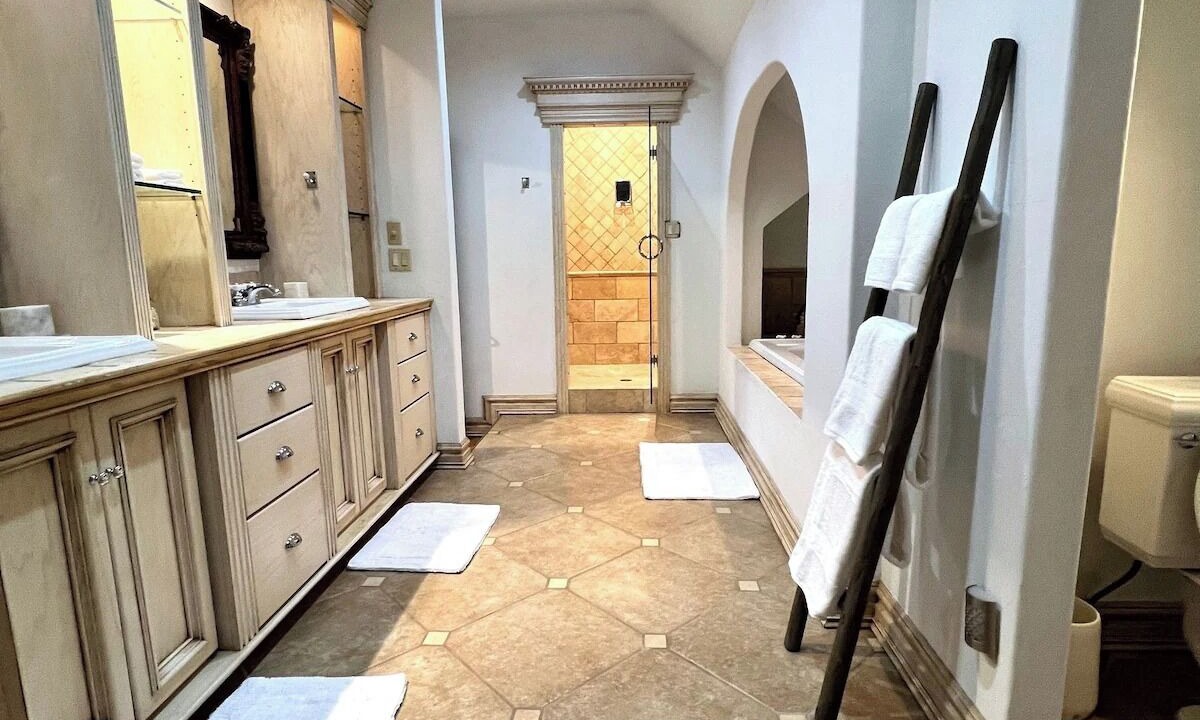 Photo of Bathroom in Central Oklahoma City