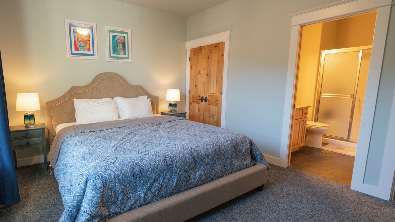 Photo of Bedroom in Gleneden Beach