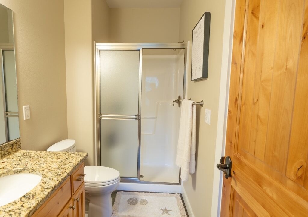 Photo of Bathroom in Gleneden Beach