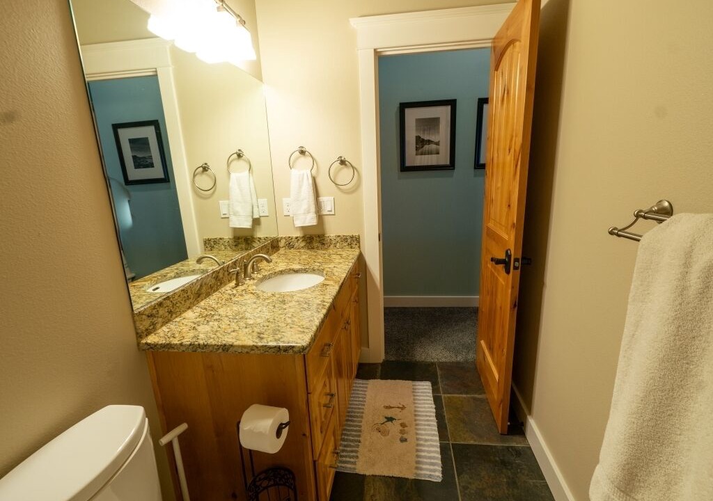 Photo of Bathroom in Gleneden Beach