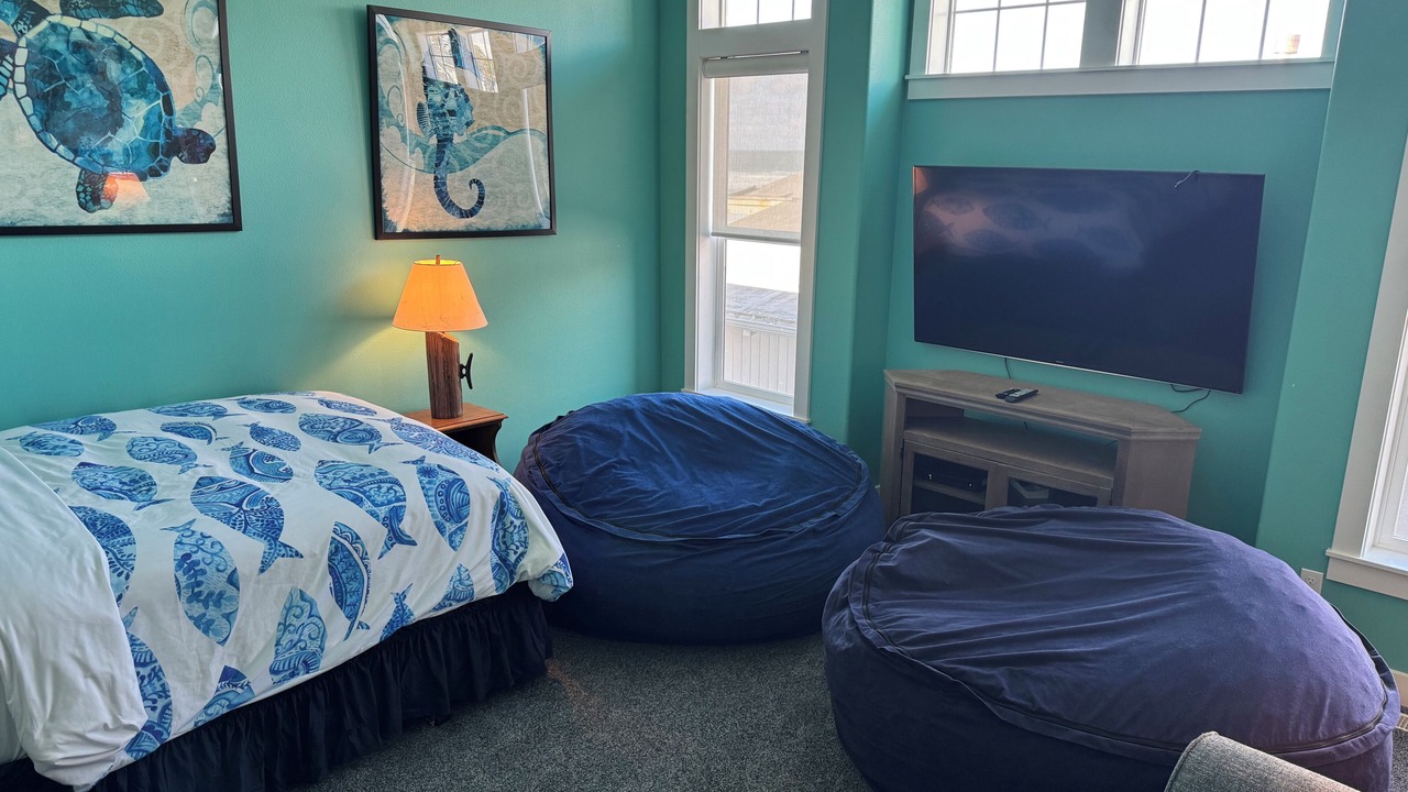 Photo of Bedroom in Gleneden Beach