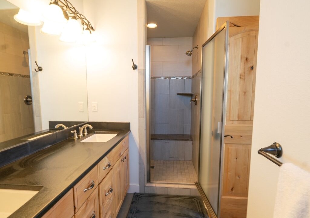 Photo of Bathroom in Gleneden Beach