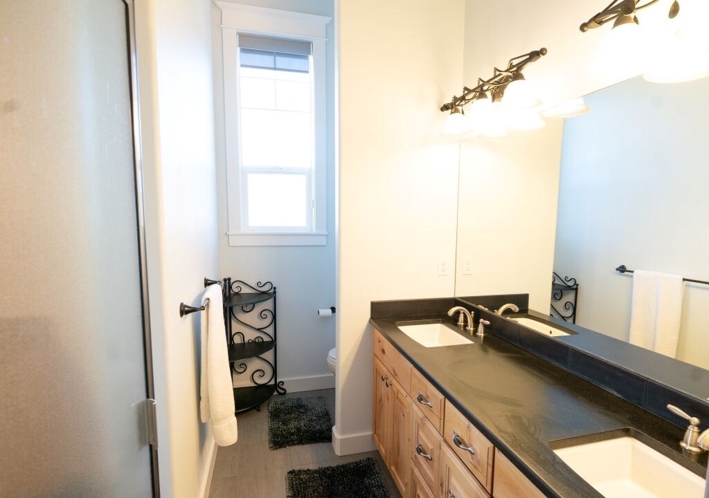 Photo of Bathroom in Gleneden Beach