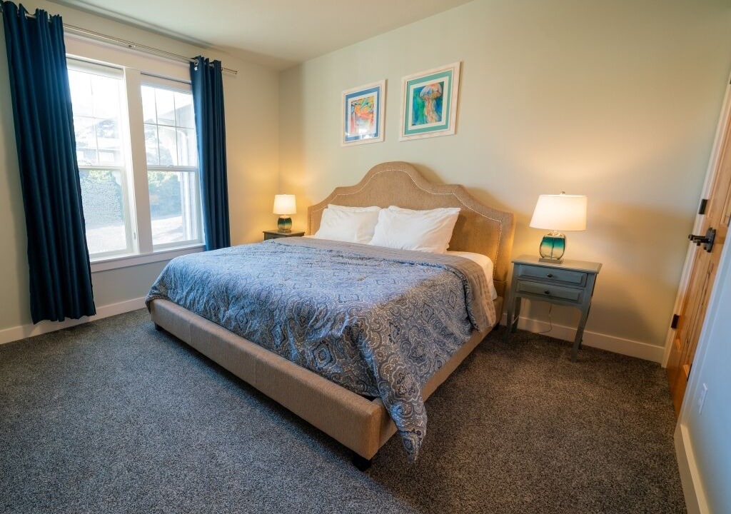 Photo of Bedroom in Gleneden Beach