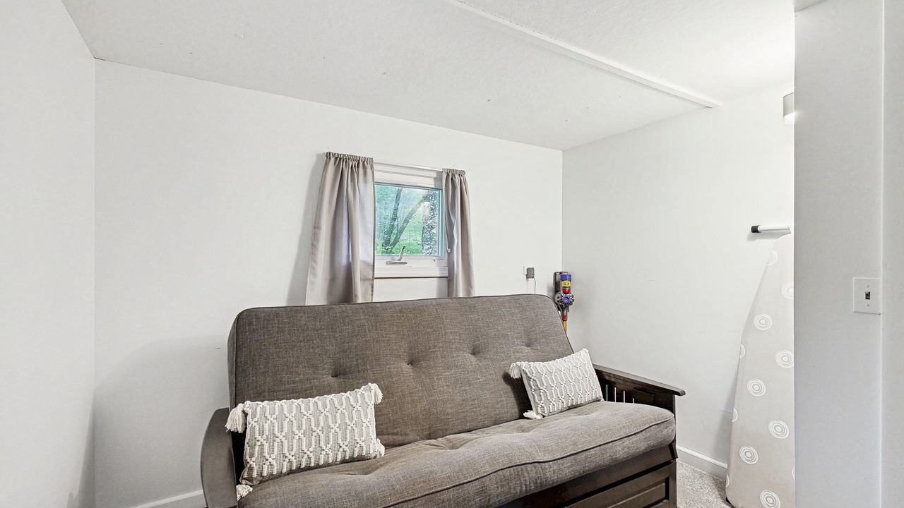 Photo of Livingroom in Bridgewater Corners