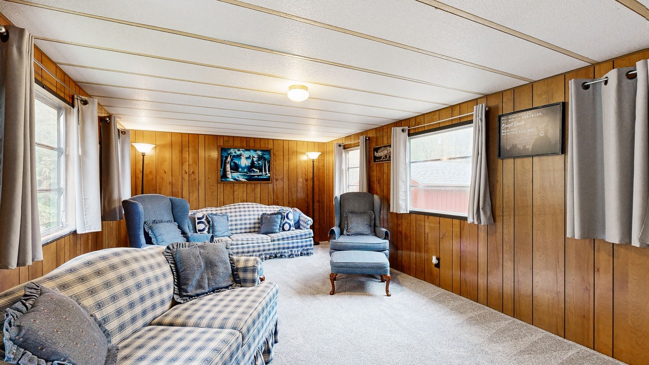 Photo of Livingroom in Bridgewater Corners