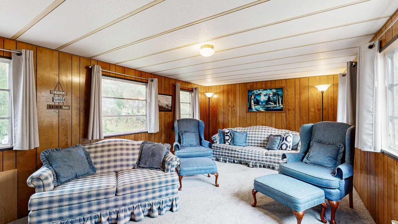 Photo of Livingroom in Bridgewater Corners
