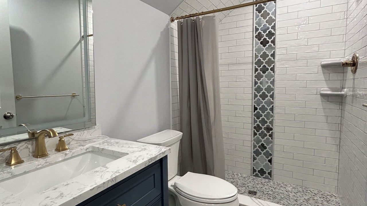 Photo of Bathroom in Peach Lake