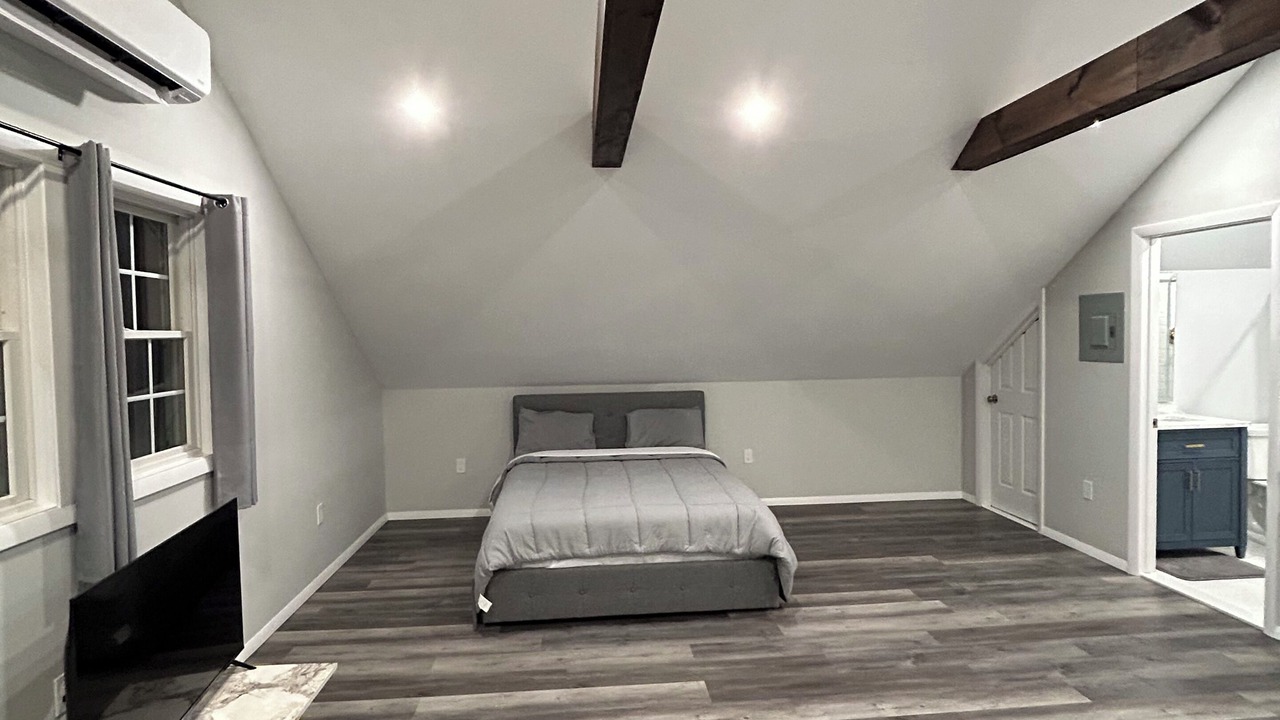 Photo of Bedroom in Peach Lake