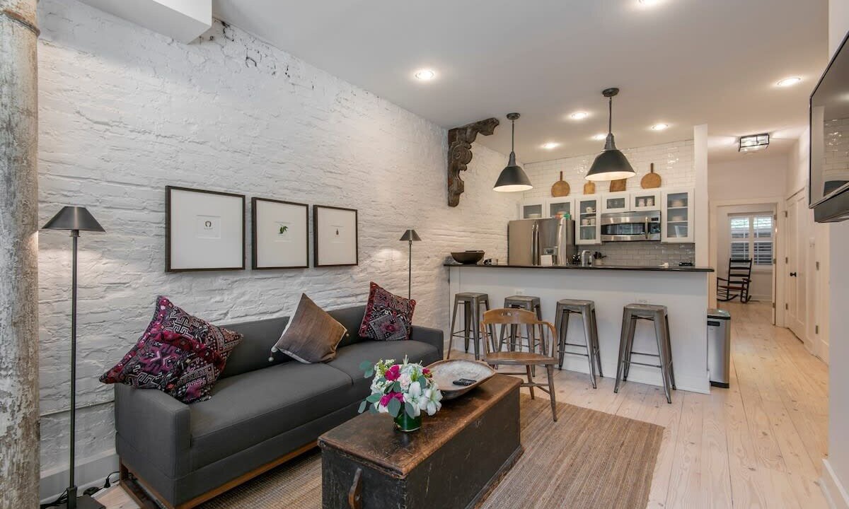 Photo of Livingroom in Center City